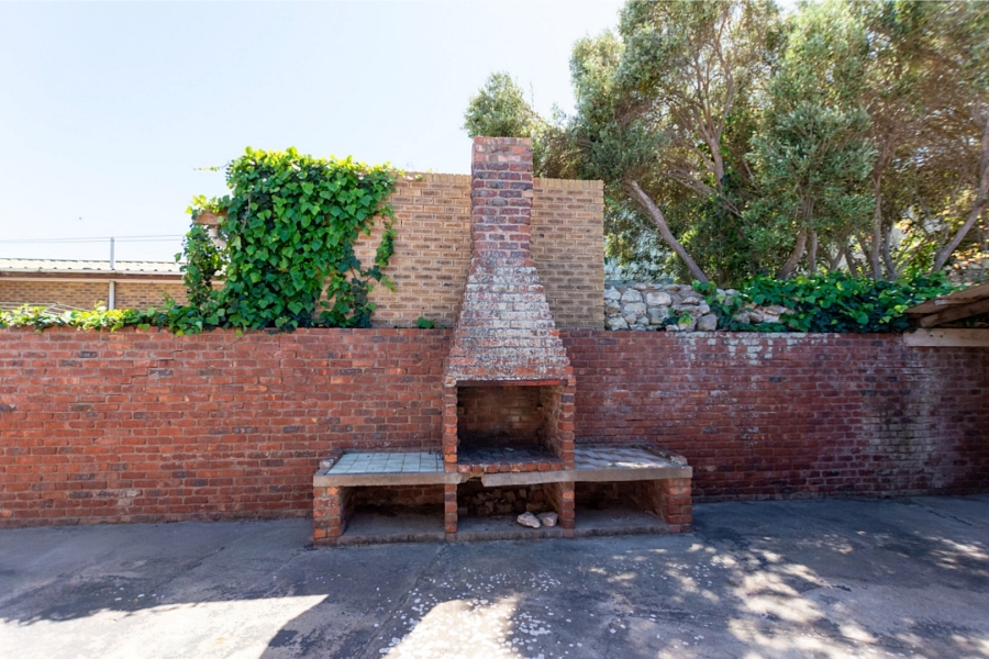 4 Bedroom Property for Sale in Middedorp Western Cape